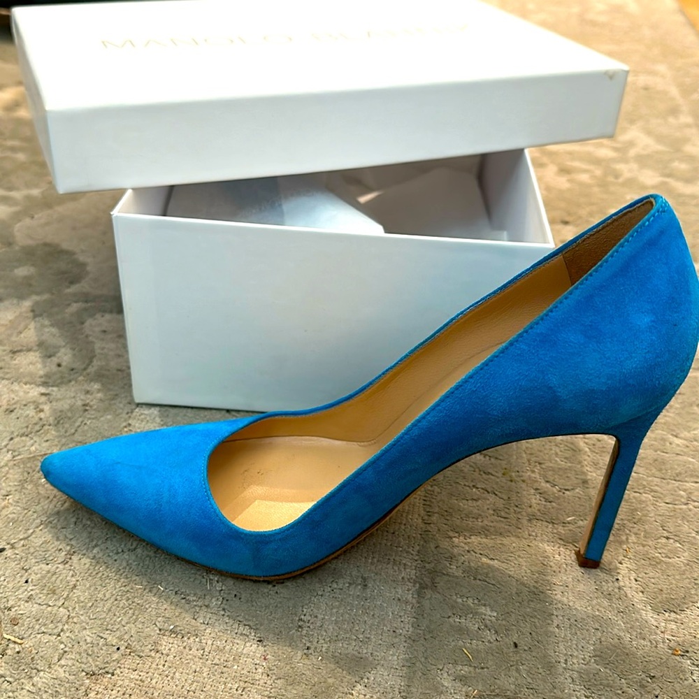 Beautiful aqua blue Manolo Blahnik heels!